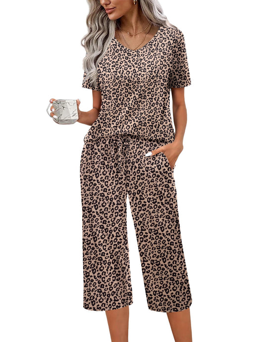 Ekouaer Womens Pajama Sets Soft Cotton Pj Short Sleeve Top with Capri Pants Sleepwear 2 Piece Print Loungewear,S-XXL